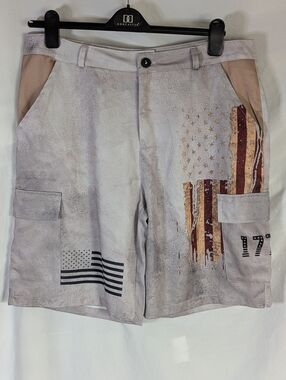 Men's Patriotic Flag Cargo Shorts - Light Gray with Tan Accents